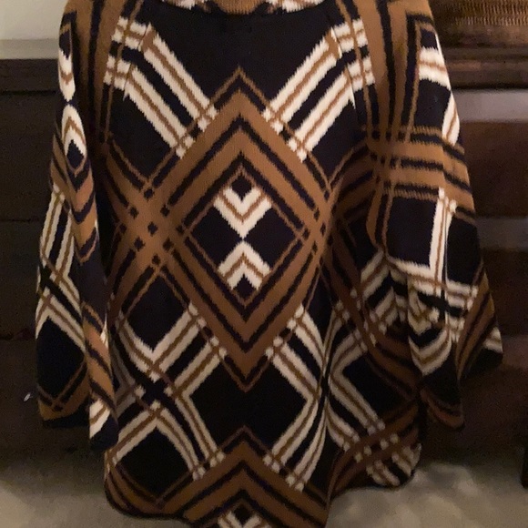 Sweater - Picture 5 of 6